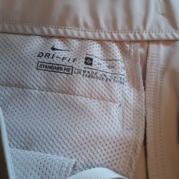 Womens Nike  golf shorts - Picture 2 of 6